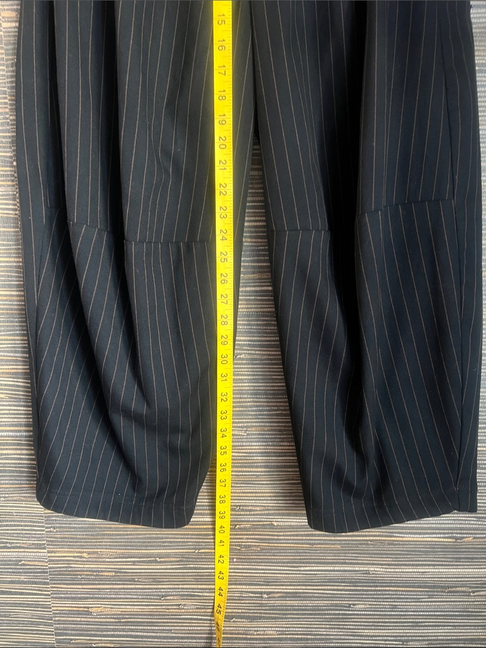 Free People Tate Pinstriped Barrel Leg Trousers Black Sz 6 - Picture 13 of 16